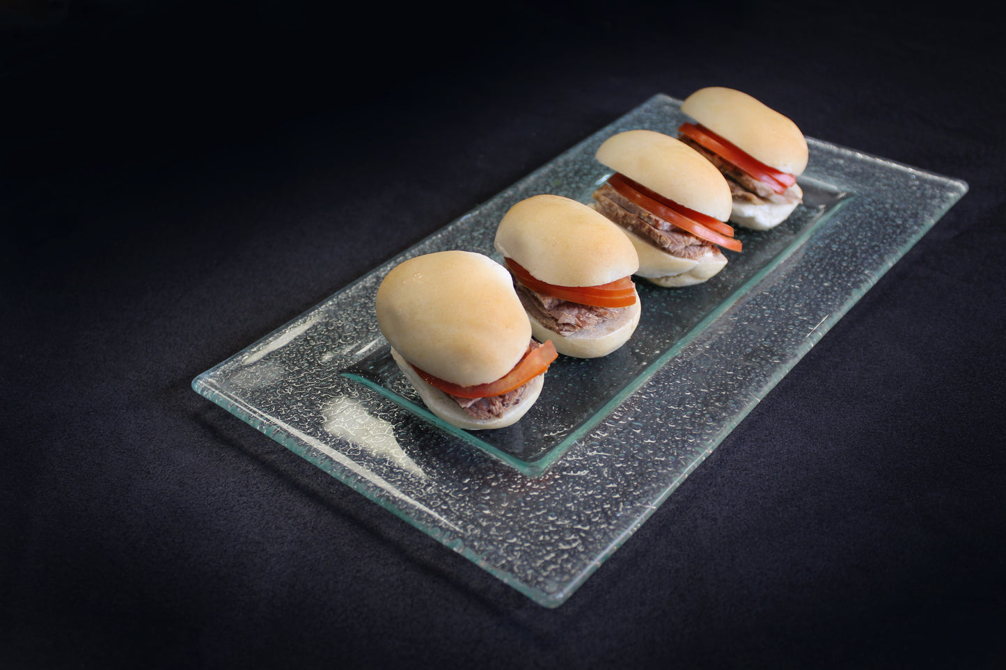 Tapadito roast beef tomate